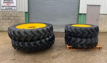 FULL SET OF JOHN DEERE ROW CROP WHEELS & TYRES full