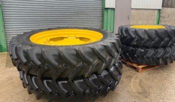 FULL SET OF JOHN DEERE ROW CROP WHEELS & TYRES full